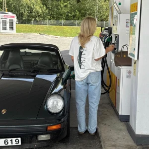 Lojsan Wallin x NAKD t-shirt  - Säljer denna superfina o coola t-shirten från Lojsans senaste kollektion med NAKD❤️‍🔥❤️‍🔥 den är oanvänd o med prislapp kvar❤️‍🔥❤️‍🔥 kmr ej gå ner i pris utan isf skickar jag tillbaka den❤️‍🔥❤️‍🔥 bilderna är lånade från hennes ig❤️‍🔥❤️‍🔥