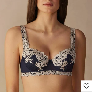Bh, intimissimi  - 75c, är aldrig använd(bara testat), jag säljer denna oxå då den här är i samma storlek som den förra. Ber om ursäkt för bilderna, stresstog. Skriv för bättre bilder❣️