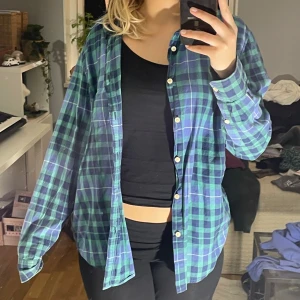 lee flanel - flanellskjorta från Lee 🎀jättemjukt material, köpt secondhand men bra skick. strl XL men passar till M/ L