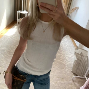 Topp - Snygg ribbad topp💓