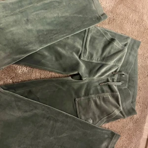 Gröna mjukisbyxor från Juicy Couture - Så fina inga defekter 