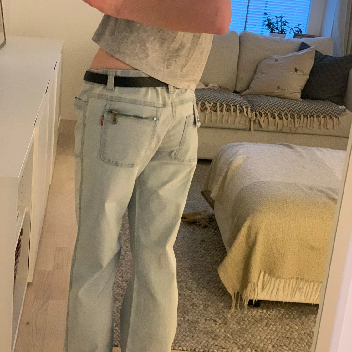 Ljusblå jeans med vida ben - 1