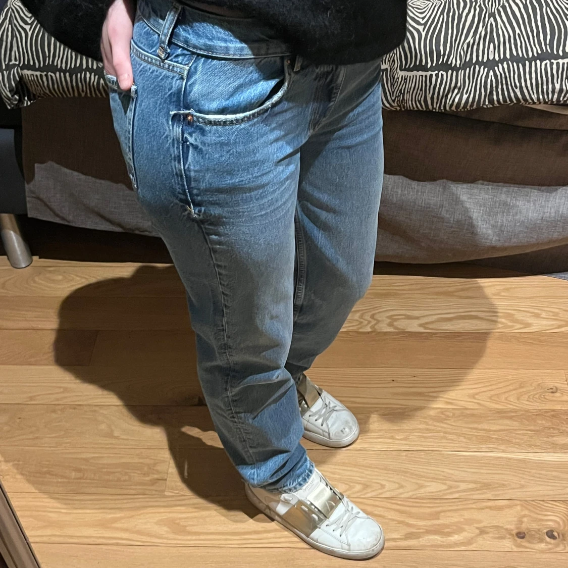 Blå jeansbyxor Gina Tricot