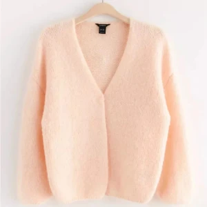 Lindex kofta - Jätte fin rosa stickad kofta ifrån Lindex som tyvärr aldrig används längre ❤️