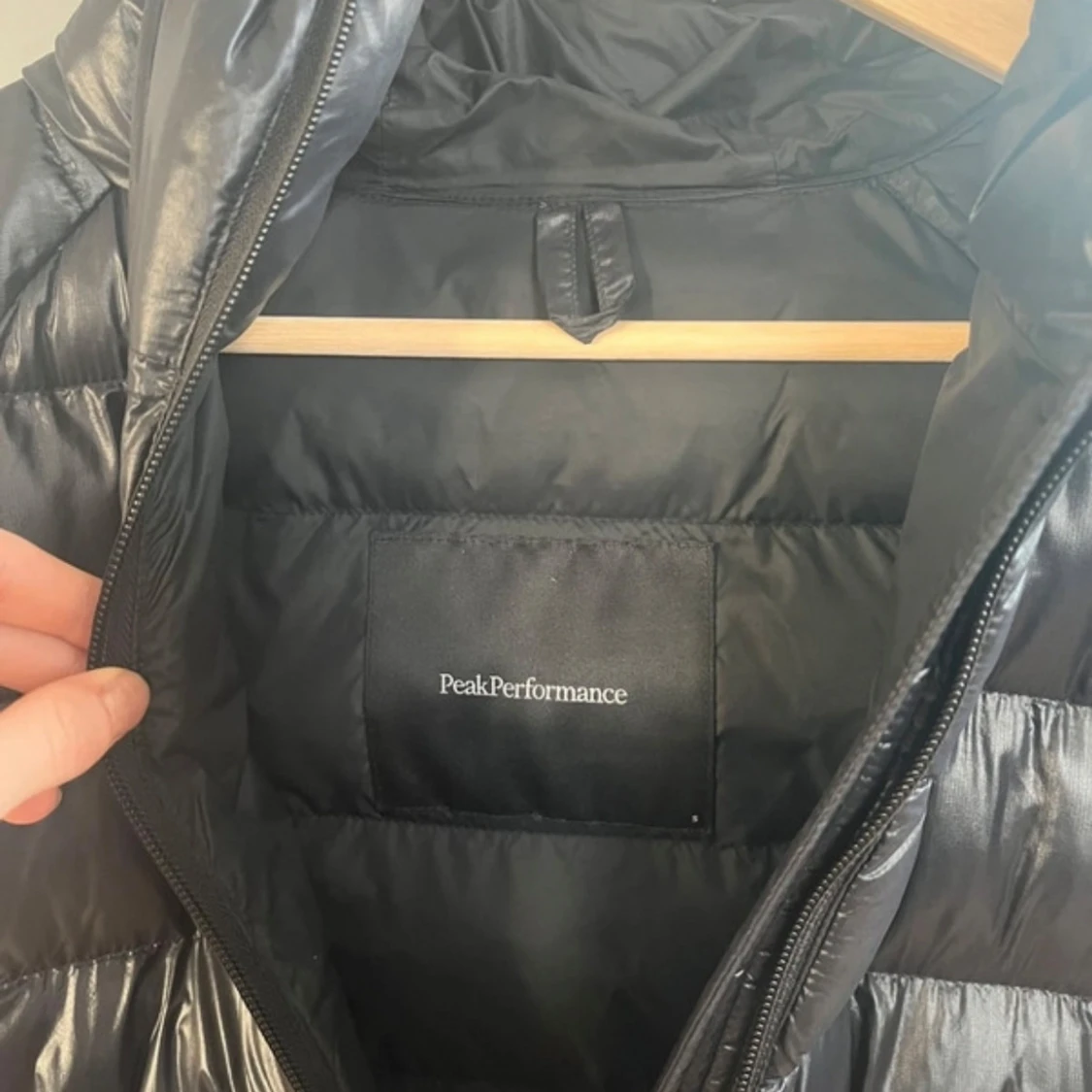 Svart dunjacka från Peak Performance - 3