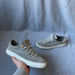 Diemme sneakers  - Säljer ett par Diemme skor som är i storlek 42,5! Hör gärna av dig om du har frågor! 