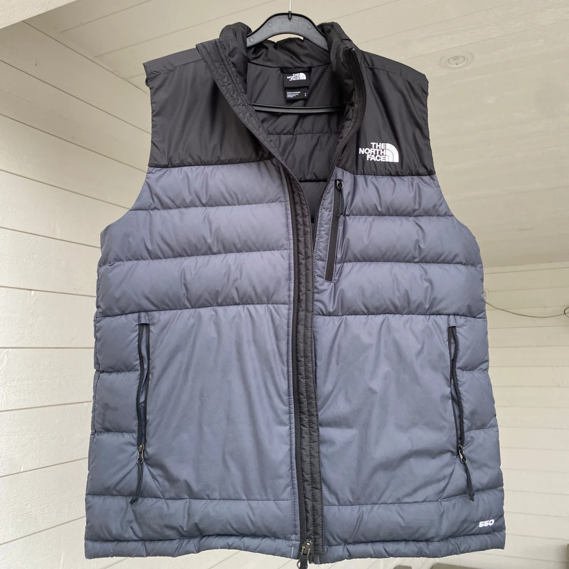 Svart dunväst från The North Face