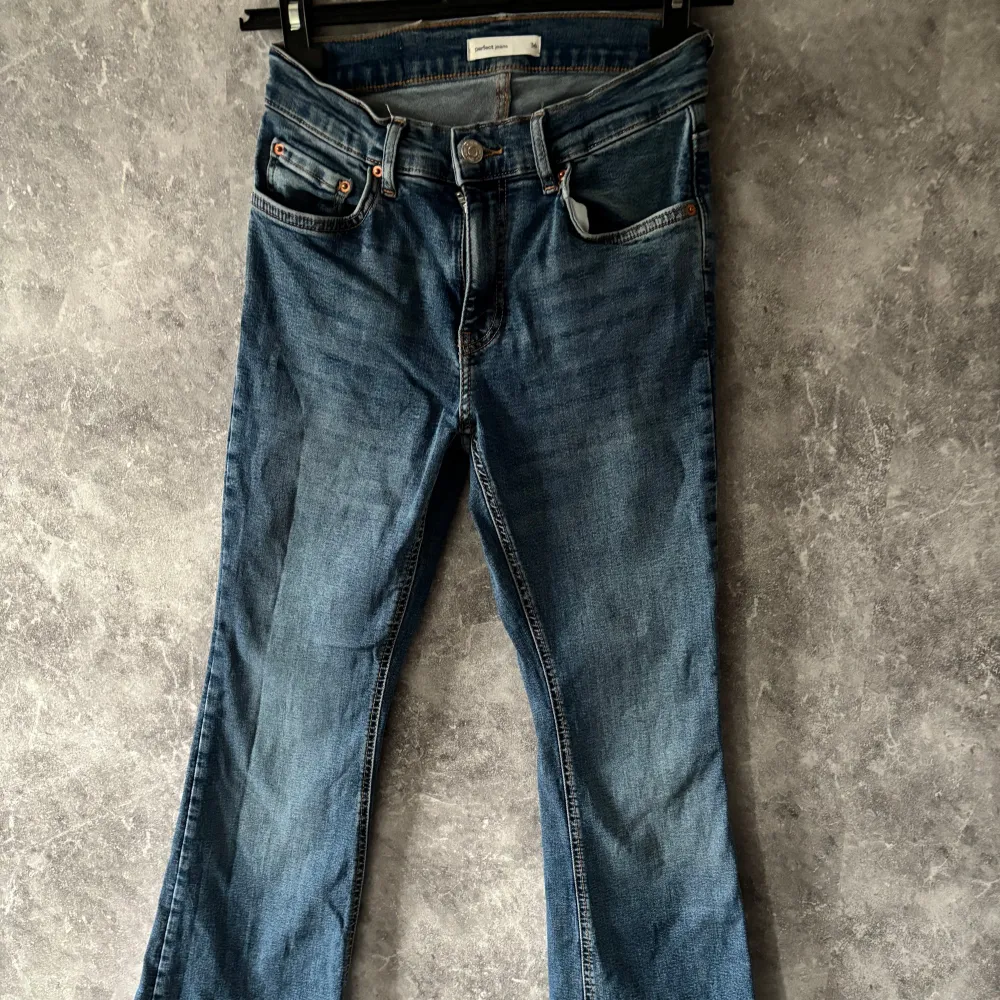 Blåa high waist boot cut jeans från Gina tricot, perfect jeans.. Farkut & Housut.