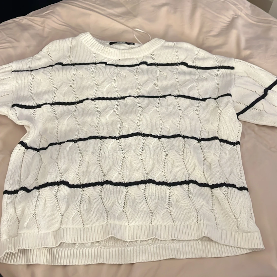 Vit stickad tröja från BikBok