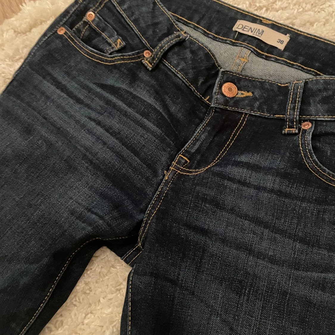 Mörkblå jeans från Lindex - 2