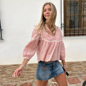 Zara summer topp - Toppen är önskad att köpa🫶🏼 dm om du säljer!