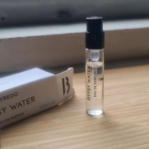 Byredo Gypsy Water 2ml sample - Provad några gånger, mängd kvar som på bilden. Köpt december 2024.