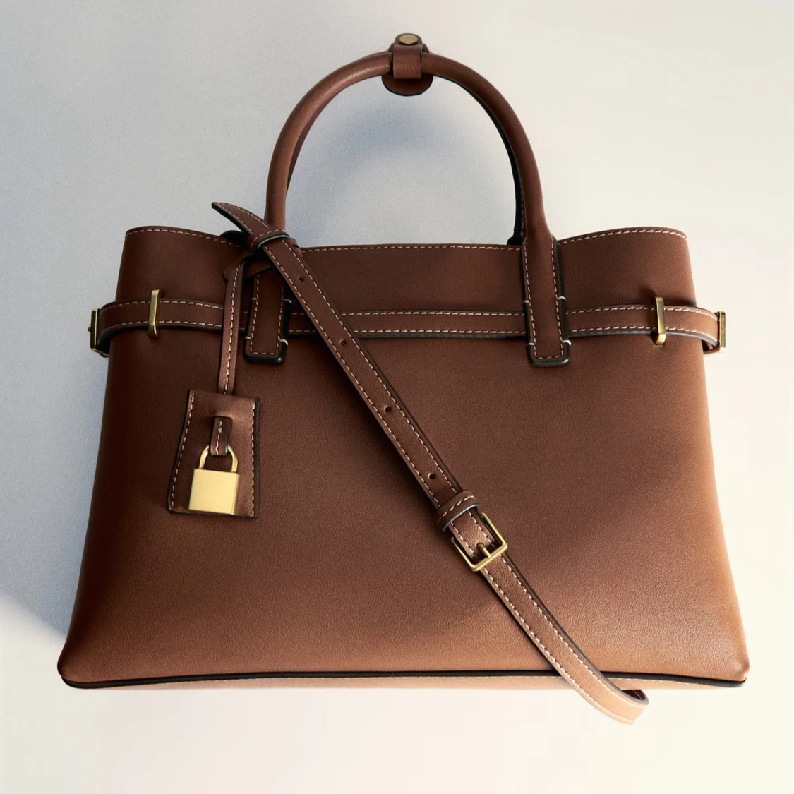 Brun handväska med gulddetaljer - 1