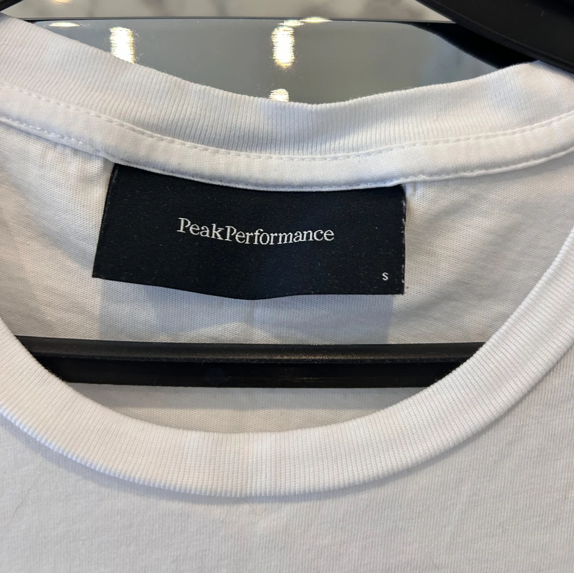 Vit t-shirt från Peak Performance - 2