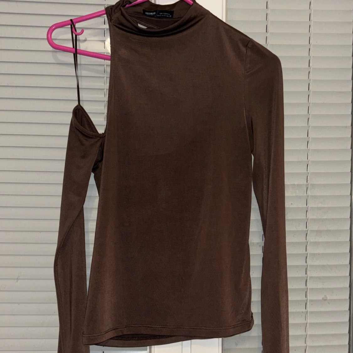 Brun oneshoulder topp