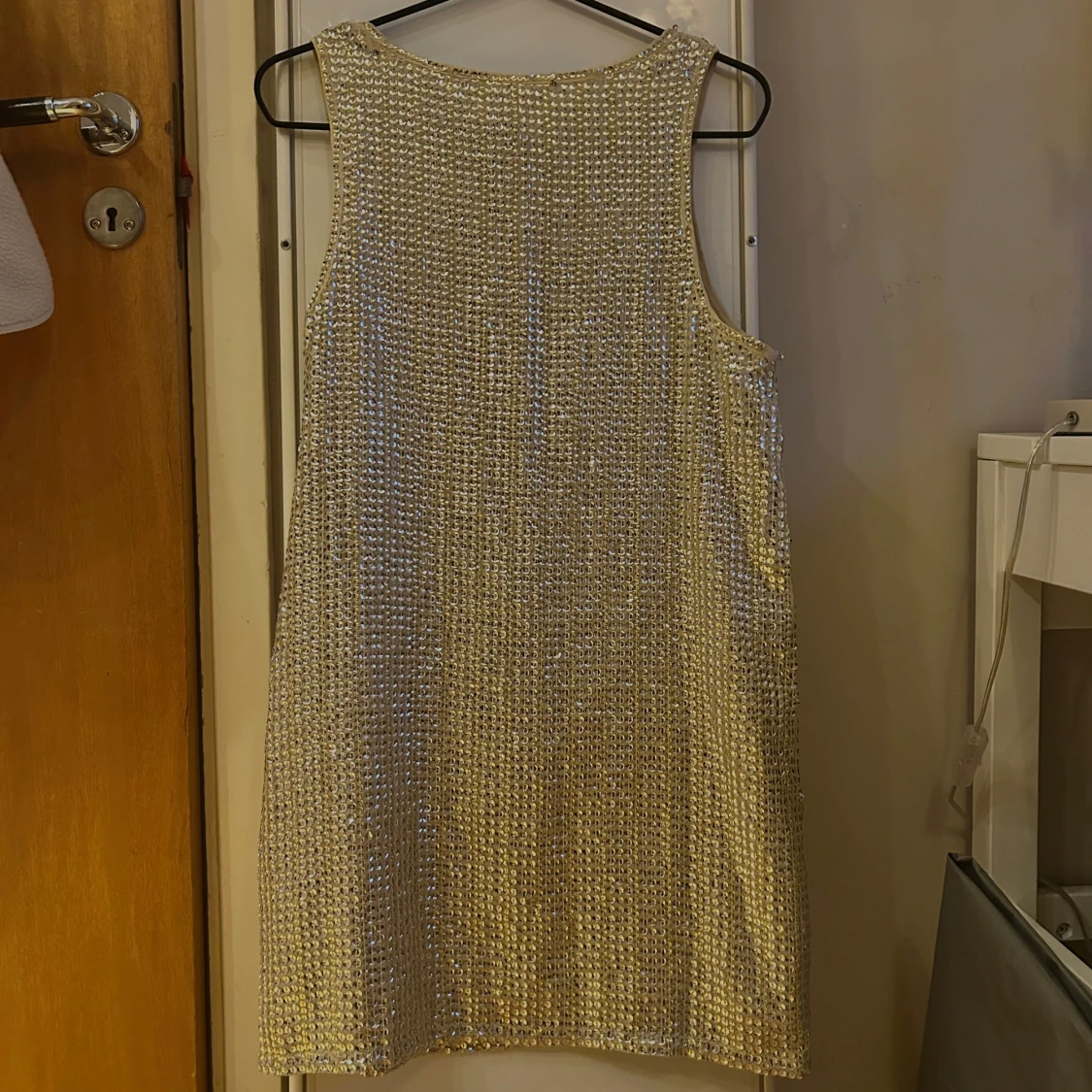 Glittrig klänning från Forever 21 - 1