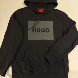 Hugo boss hoodie  - Nytt skick  Skön tröja  Storlek S/M Säljer pga den inte används 
