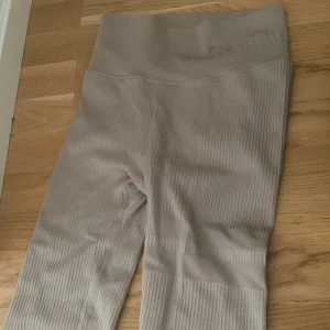 Stronger tights beiga ❤️ - Säljer mina beiga strongerbyxor, helt oanvända! 