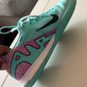 Fotbollskor inomhus - Blå,lilla,nike