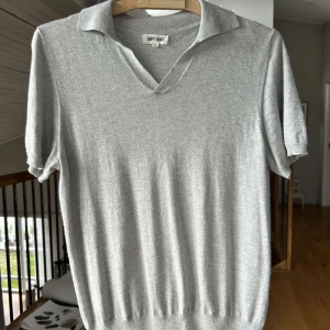 Soft goat Kashmir piké - Soft goat piké i nyskick! Använd endast ett par gånger. Nypris ca 1500, men ni kan få min för 649!