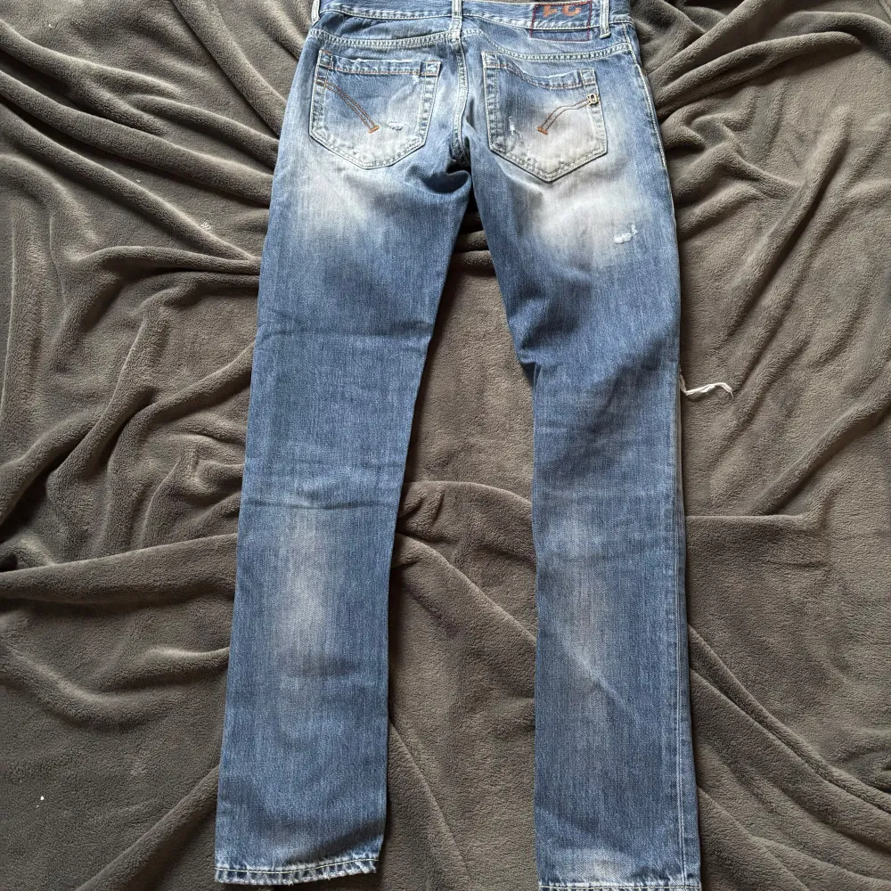 W31 fråga om mått vid osäkerhet | modell: 186 cm väger 70 kg | fraktar spårbart med instabox. . Jeans & Byxor.