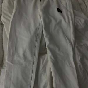 Hugo boss byxor vita - Skick 10/10 Ny pris 1000-1200