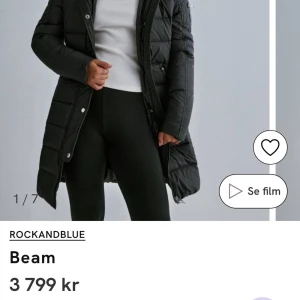 HELT NY Rock and blue vinterjacka - Säljer min helt nya och oanvändna vinterjacka.  Prislappen sitter kvar!