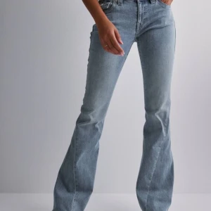 True religion joey jeans - Säljer dessa jätte efter traktade true religion low rise jeansen, som är slutsålda överallt. Jeansen är endast använda en gång.🫶🏼