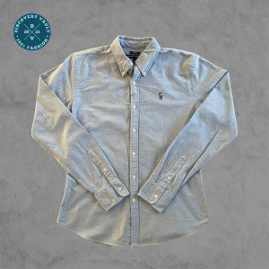 Ralph Lauren Skjorta - Ge bud för snabb affär! En klassisk Ralph lauren Skjorta, perfekt för old money stil, Stockholmsstil, eller grish. Skriv gärna om mått och andra frågor!