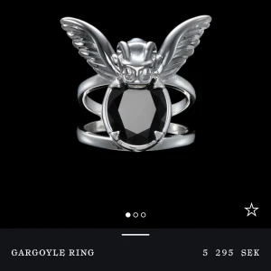 Maria Nilsdotter ring  - Säljer min jätte snygga Maria ring i jätte bra skick! Finns kvitto och box❤️