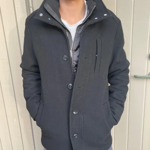 Jack and Jones jacka  - Säljer nu denna as feta Jack and Jones Jacka som är i fint skick🤩🌊 hör av er vid frågor eller funderingar 