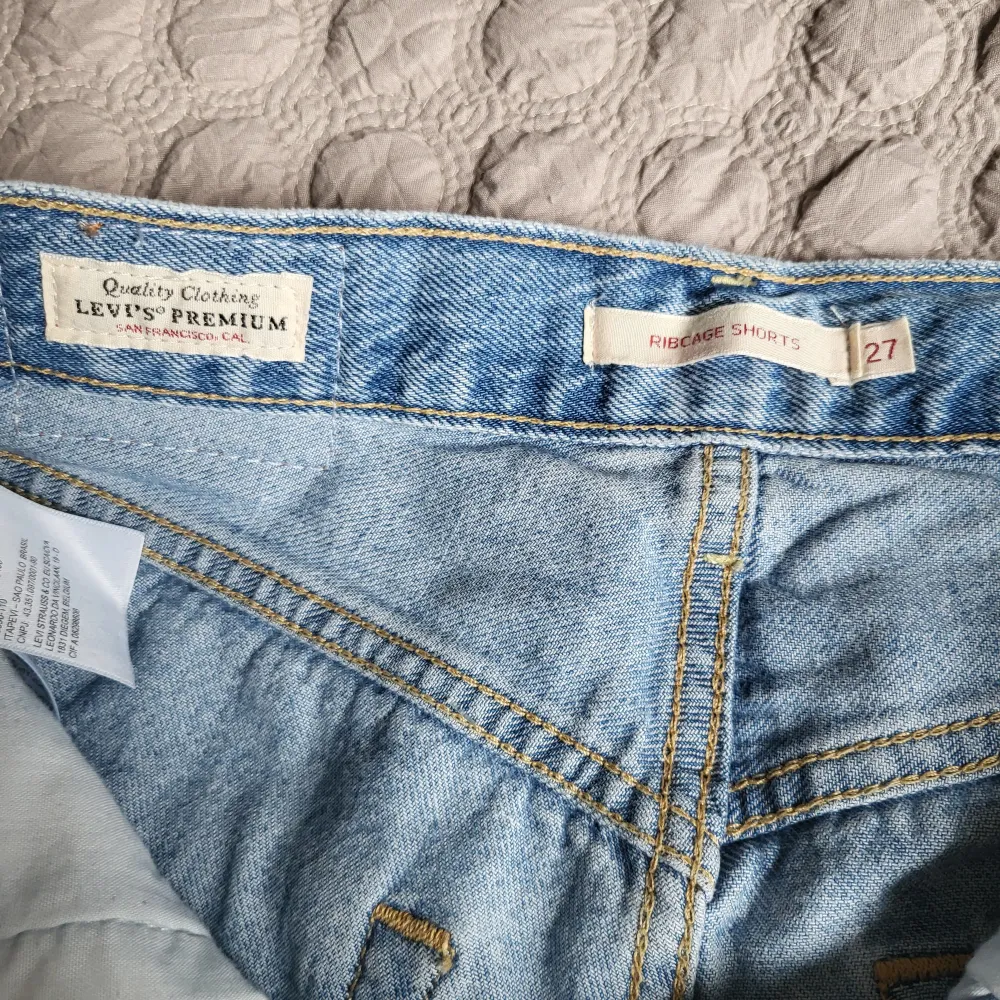 Shorts från Levis, använt fåtal gånger. Storlek 27.. Shorts.