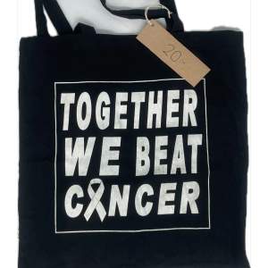 Together we beat cancer🥰 En tygpåse i fint skick! 