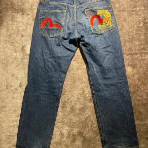 Evisu jeans  - Extremt sällsynta evisu jeans, går inte att hitta! Använda men i väldigt bra skick! Passar för någon 175-185 cm. 