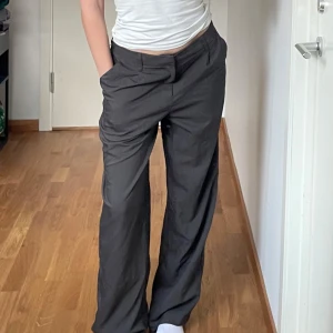 Lowwaist grå kostymbyxor - Gråa lågmidjade oversized kostymbyxor💕