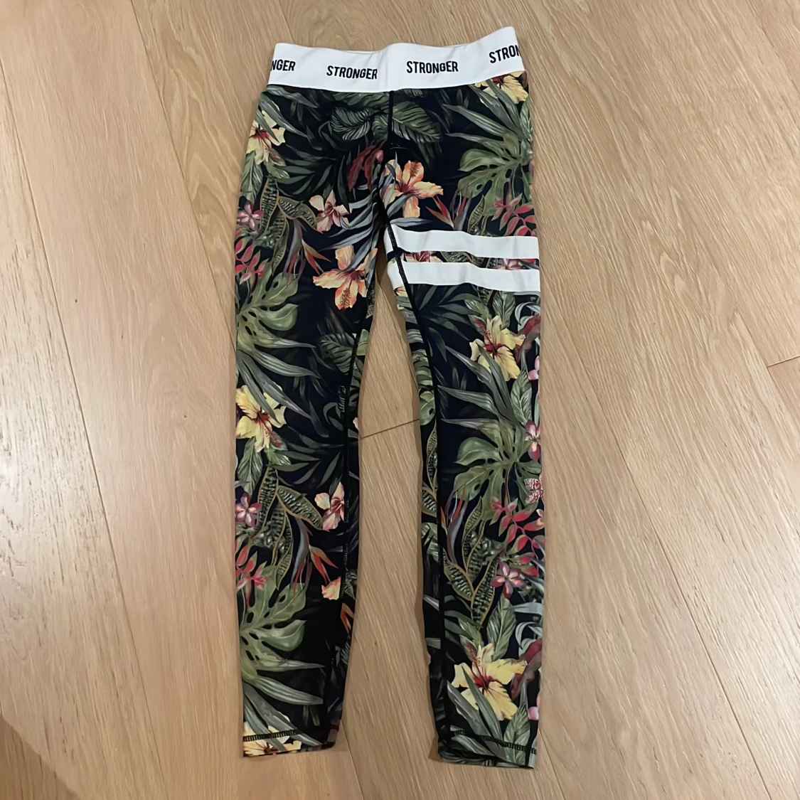 Stronger tights med blommönster - 90