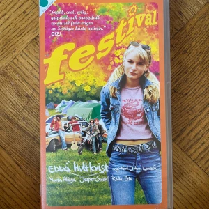 Festival film VHS - Skadat fodral, inget fel på filmen.