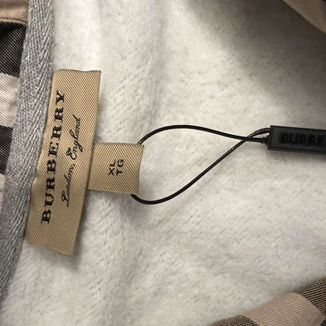 Burrbery zip up - 93