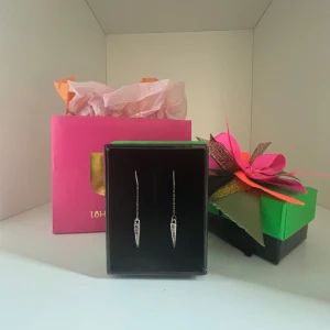 L8Hasselblad Byta/Sälja - Säljer ett par fina silverörhängen från L8 Hasselblad. Dom är endast använda ett fåtal gånger, så i mycket bra skick. Köpta för 500 kr. 💓