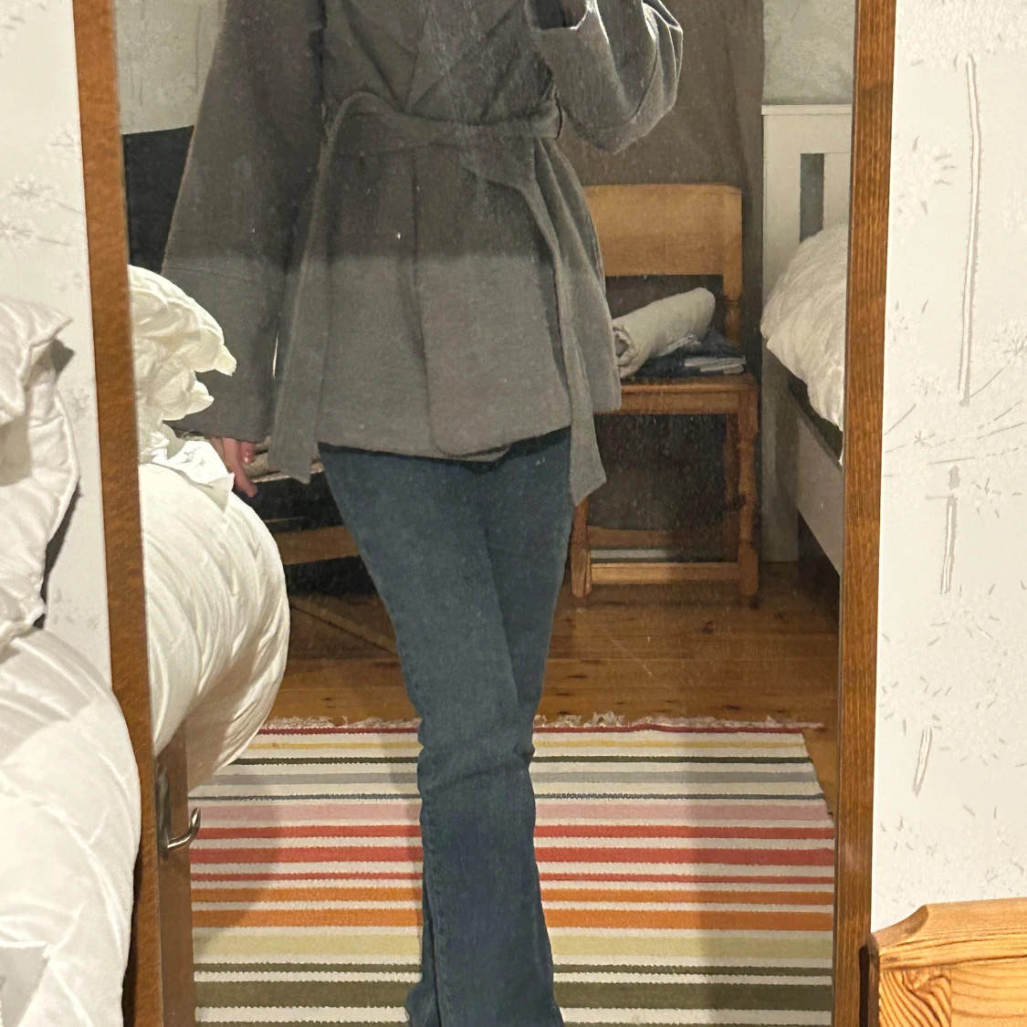 Grå kappa med knytband - 91