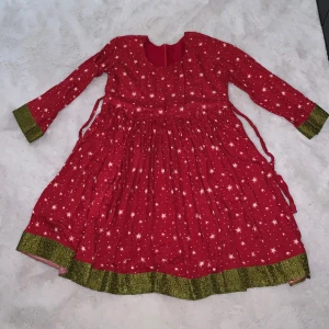 Afghansk klänning  - Afghansk klänning med byxor & sjal i storlek XS-L