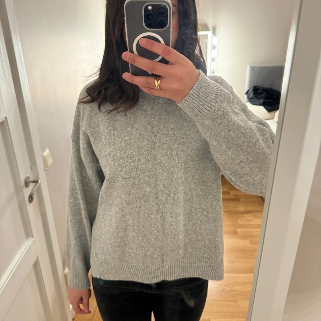Grå stickad tröja 