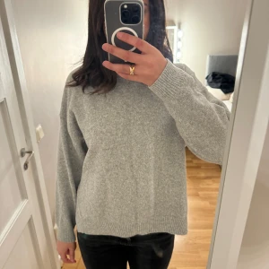 Grå stickad tröja  - Stickad tröja från Hm 🩶🩶
