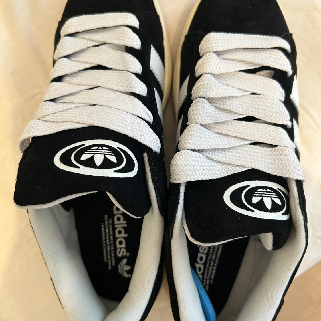 Svarta och vita sneakers från Adidas - 91