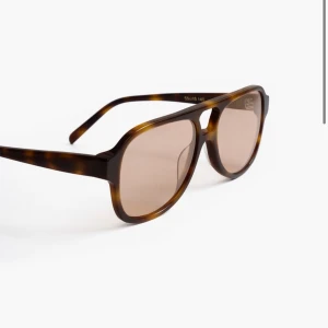 Bruna solglasögon - Snygga solglasögon från Corlin i mycket bra skick🤩Passar till både tjejer och killar💕normalpris 1299