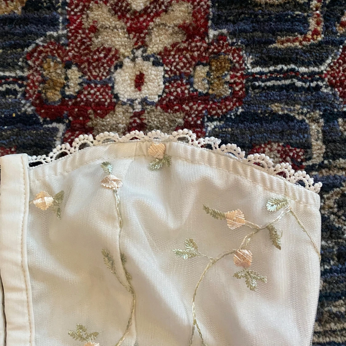 Vit broderad korsett! - 90