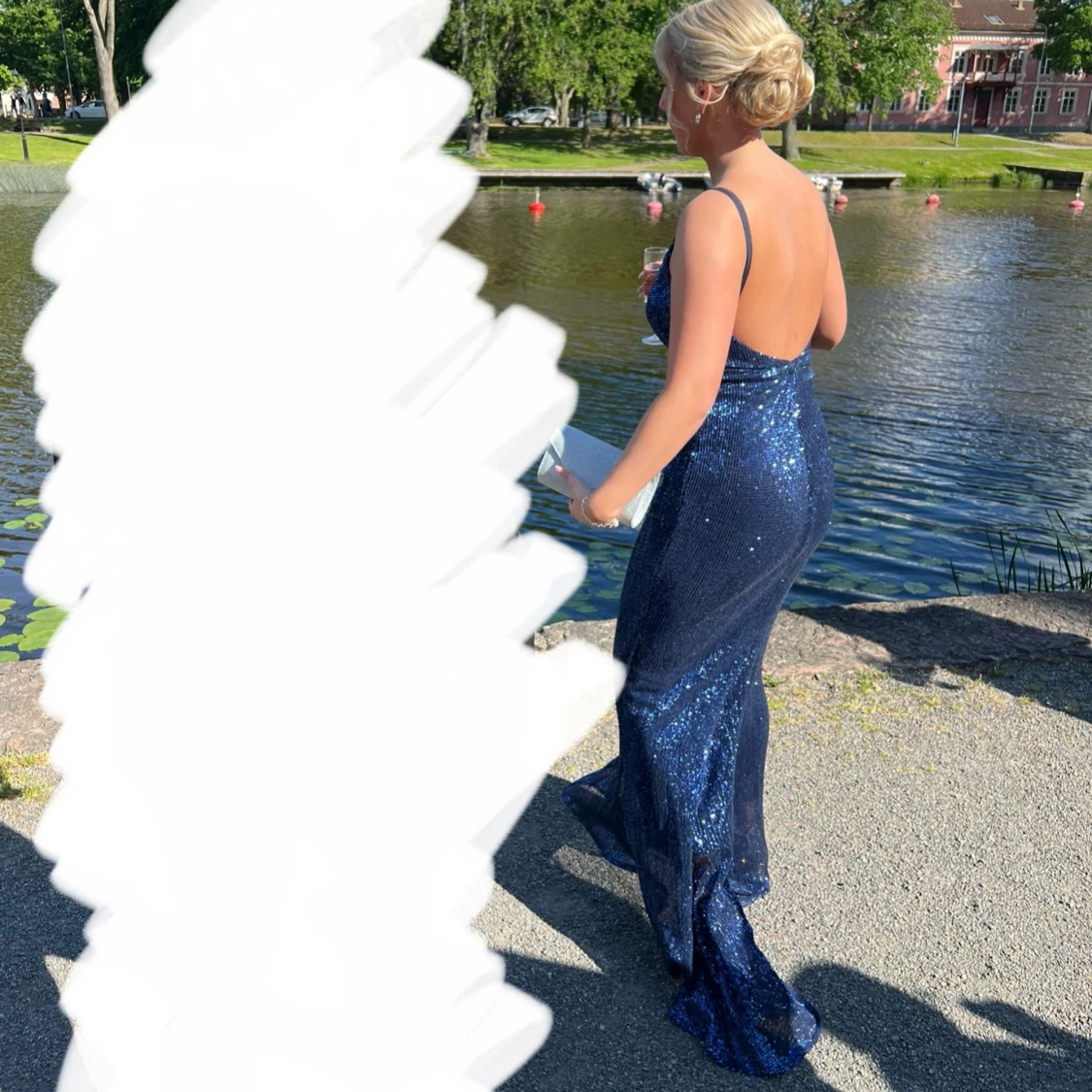 Mörkblå glittrig långklänning - 90