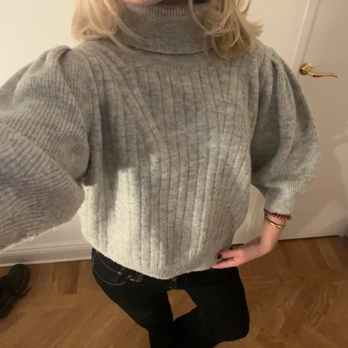 Grå ribbad polotröja - 90