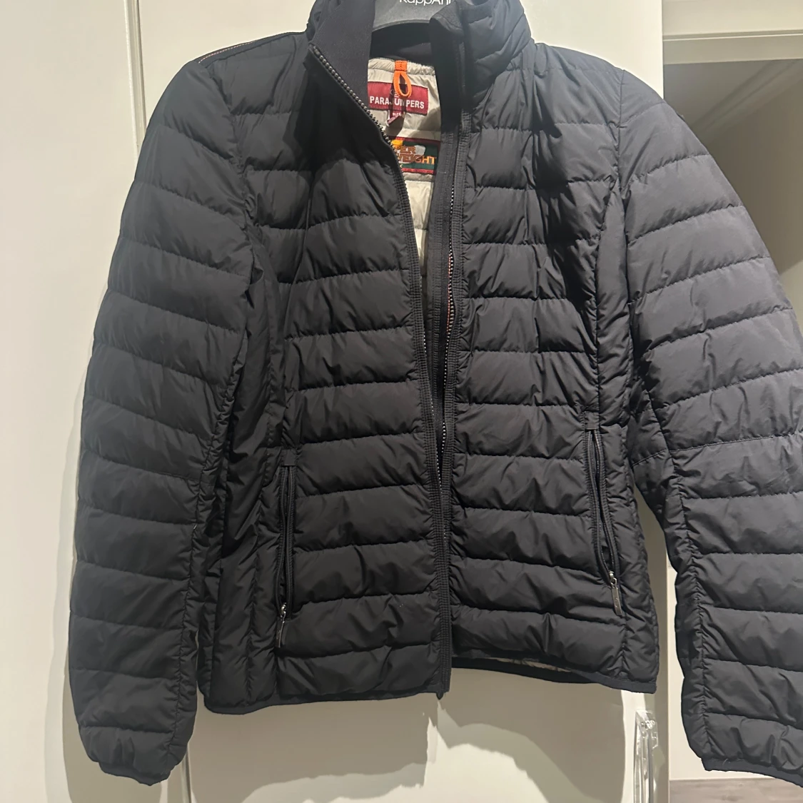 Svart pufferjacka från Parajumpers