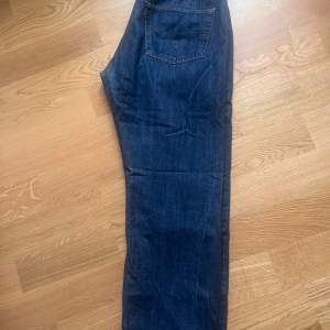 Raka jeans med Knappgylf  Herr strl w38/l32